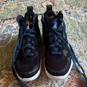 JORDAN AJ XXXVII BIG BOYS HIGH TOPS IN SZ 4.5 YOUTH…EXCELLENT PREOWNED CONDITION
